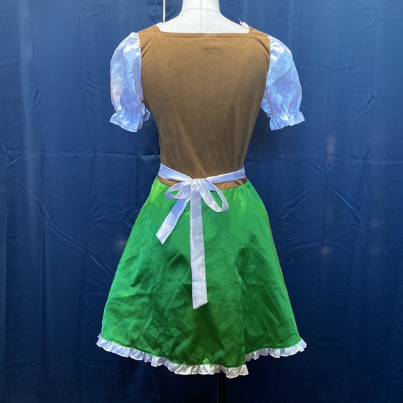 German Beer Hall Woman Costume by Target - Picture 2 of 3